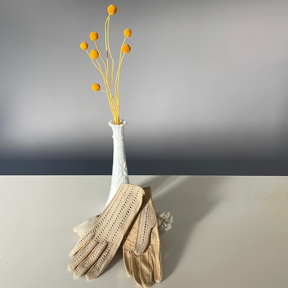 (2/$50) Vintage MCM Pullman England Cream Leather Gloves (Women's) - Medium - Picture 1 of 11